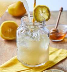 Limonada con jengibre y miel