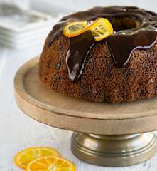 Κέικ με λικέρ πορτοκαλιού και γλάσο σοκολάτας