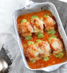 Bifinhos de frango recheados com queijo e espinafres