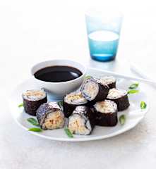 Sushi picante de atún (Spicy tuna roll)