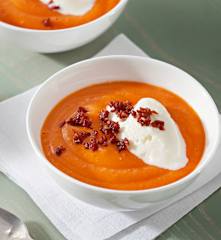 Salmorejo con helado de mascarpone e Idiazábal y crujiente de ibérico