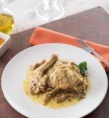 Conejo al ajillo con setas