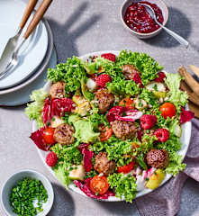 Sommerlicher Köttbullar-Salat