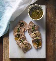 Lingua sottovuoto con salsa verde