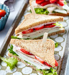 Erdbeer-Sandwich mit Putenfleisch