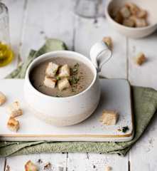 Velouté de champignons à l'huile de truffe