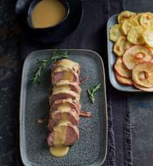 Kalbsfilet sous-vide mit Apfel- und Kartoffelchips