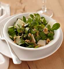 Feldsalat mit Walnussvinaigrette