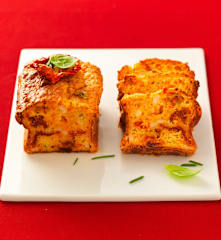 Plumcake salato di pollo, pomodori secchi e peperoni