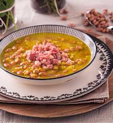 Zuppa di fagioli e coriandolo