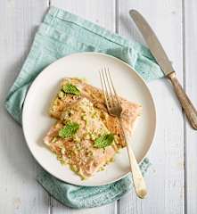 Salmone sottovuoto al mojto