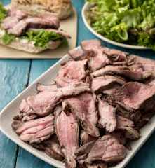 Pierna de cordero asada con vino tinto y romero (MEATER)