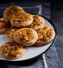 Orientalische Zwiebel-Käse-Törtchen