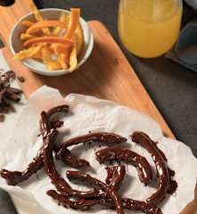 Kandierte Orangenschalen in Schokolade