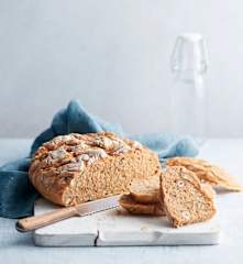 Dinkel-Haselnussbrot