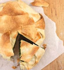 Empanada griega de espinacas (spanakopita)