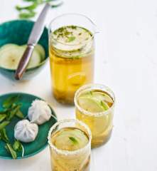 Mocktail de chá verde, maçã e hortelã