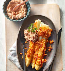 Spargel mit Chilikruste und Tomatendip