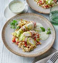 Zucchini-Bacon-Hähnchen mit Zucchini-Tomaten-Reis