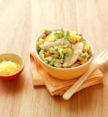 Torsades colorées aux petits légumes et poulet