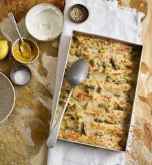 Crepes de frango e molho de espargos