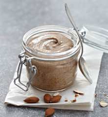 Ciemny mus z migdałów