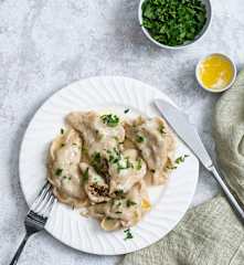 Pierogi z kaszą gryczaną, brokułami i twarogiem