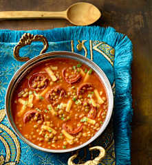 Linsen-Nudel-Suppe mit Sucuk - Sucuklu Sakala Çarpan Çorbası