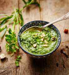 Pesto herbes anisées, pecorino et noisettes