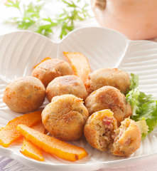 Bolas de garbanzos y jamón con calabaza frita