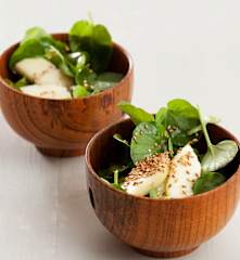 Sałatka z rukwią wodną i gruszkami