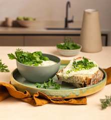 Twarożek z orzechów nerkowca ze świeżymi ziołami