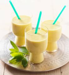 Mango-Thai-Basilikum-Lassi