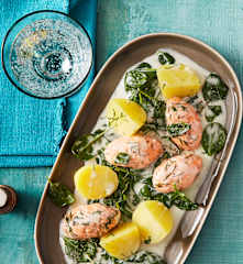 Lachsbällchen auf Spinatrahm