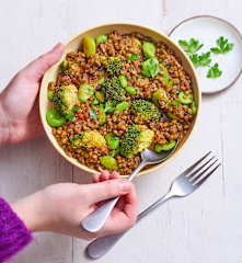 Bowl de lentilles et légumes verts