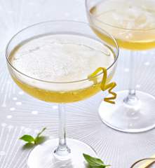 Lemon and ginger Prosecco cocktail