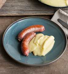 Butifarras frescas con puré de patata