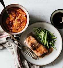 Menú: Sopa de ajo. Salmón con salsa de balsámico y zoodles de calabacín