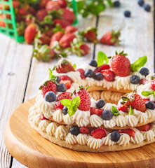 Tarta de queso mascarpone y fresas a la vainilla