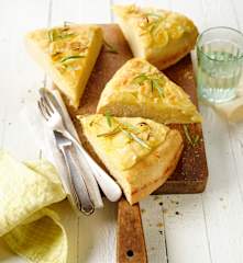 Focaccia s bramborami a rozmarýnem