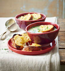 Soupe à l'oignon gratinée