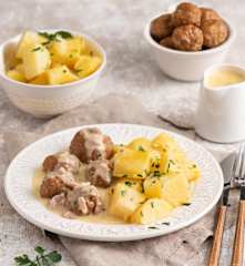 Pulpety w sosie carbonara z ziemniakami