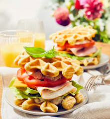 Herzhafte Waffel-Sandwiches