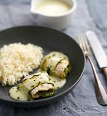 Rolos de peito de peru com recheio de queijo