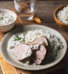 Lombinho de porco com molho de cogumelos e arroz