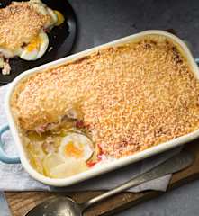 Gratinado de huevo y patata con atún y pimiento asado