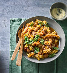 Pasta mit Mettbällchen und Auberginen-Sugo