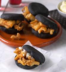 Bocadillo de calamares fritos con alioli