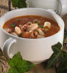 Bohnensuppe mit Nudeln