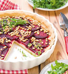 Tarta z kozim serem i pieczonymi burakami